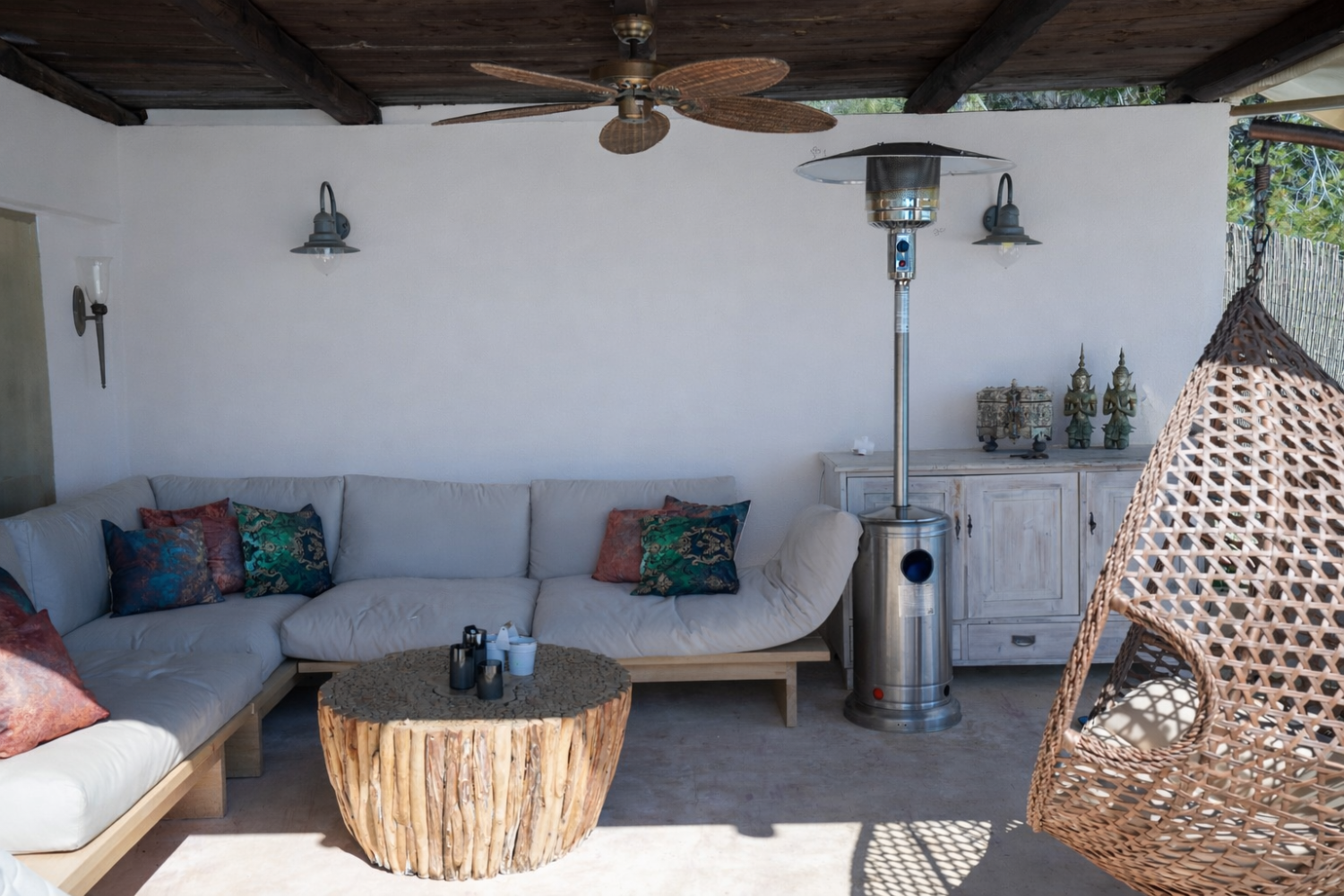 Outdoor lounge & fitness